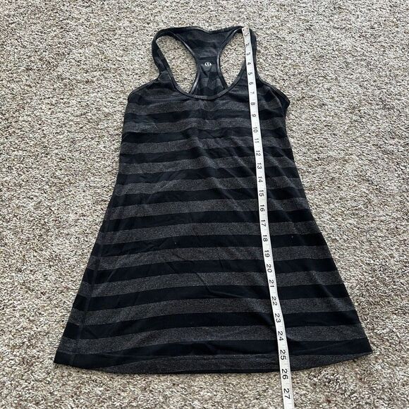 Lululemon Womens Black Gray Stripe Scoop Neck Racerback Athletic Tank Top Size 2 - Picture 2 of 4